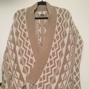 Woven poncho (Old Navy) white and beige
